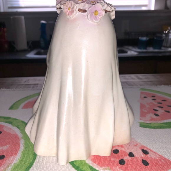 Viral ghost flower crown walking ghost dog - Picture 8 of 8